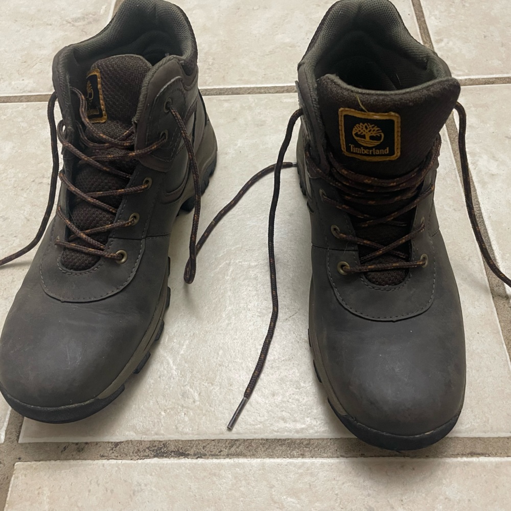 Boys size 5 Timberland boots